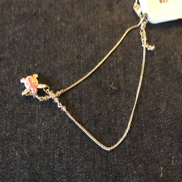 Pink turtle in a silver like chain - Picture 2 of 2